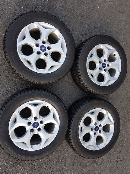 Fordin alkuperäiset alumiinivanteet ja nastarenkaat