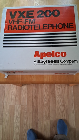 Apelco VXE-200 meriradio / VHF-puhelin