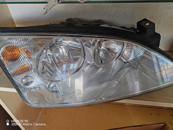 Ford mondeo mk3 farmari 00-07 kuin uudet ajovalo umpiot  Nopeat kaupat
