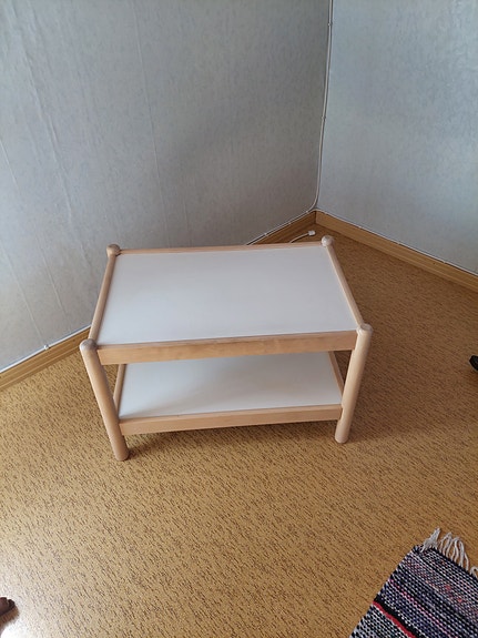 Tv-pöytä