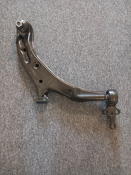 Nissan Primera P11 alatukivarsi oikea