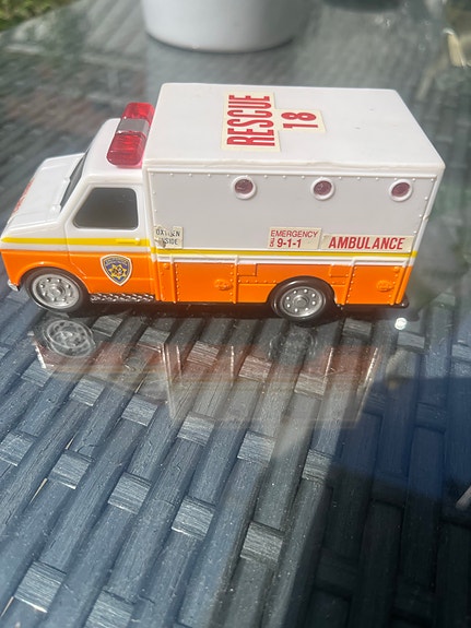 Ambulanssi- lelu
