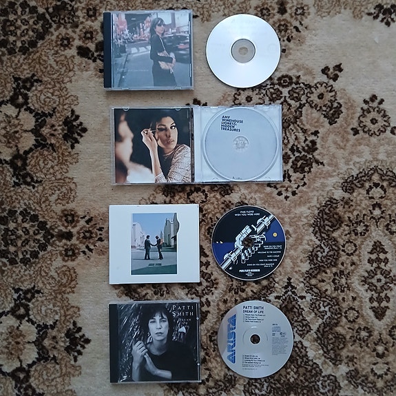 CD-levyjä Pj Harvey, Amy Winehouse, Patti Smith, Pink Floyd