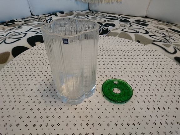 Lasimaljakko ja kynttilän steariinisuoja ( ARABIA )