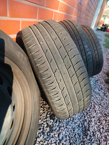 BMW vanteet + kesärenkaat Nokian Hakka Blue