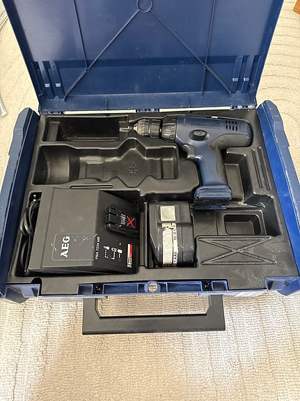 AEG akkuporakone 12V sininen
