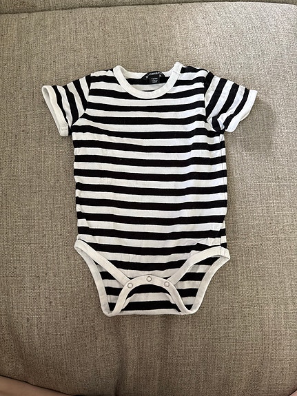 Mustavalkoinen Marimekko-body