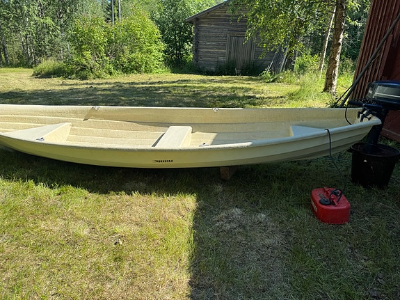 Soutuvene Rihu ja Yamaha 5hv perämoottori
