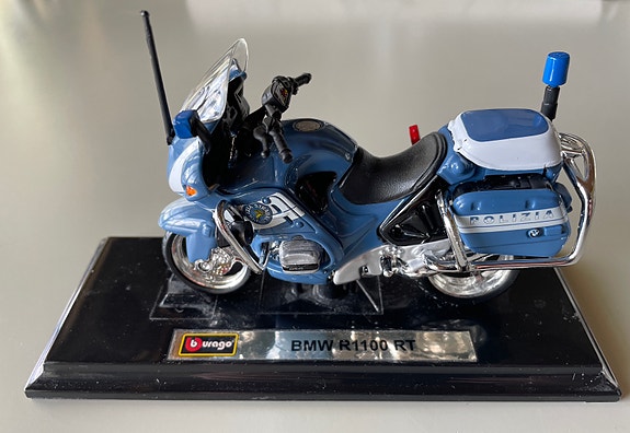 Pienoismalli Polizia BMW 1100 moottoripyörä