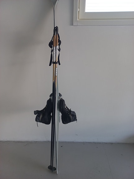 Atomic 185 cm maastohiihtosukset ja monot koko 41