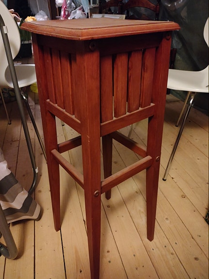 VARATTU Kukkapöytä puuta