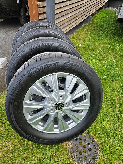 Uudet Vw 17" vanteet 5x120 + kesärenkaat 235/55R17
