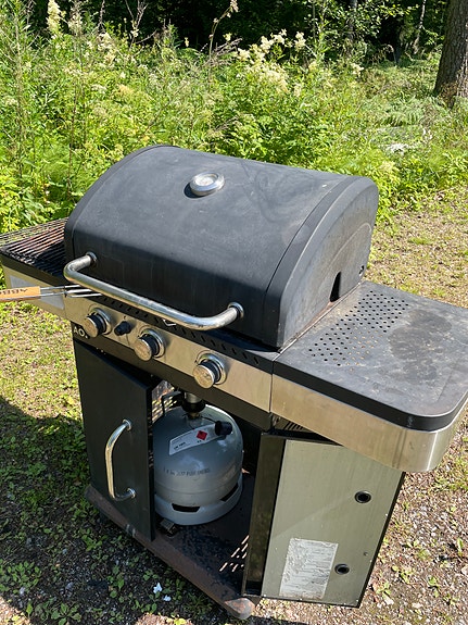 Kaasugrilli ja AGA kaasupullo 7 kg, hinta 70€