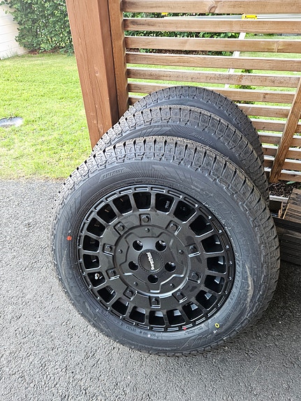 Yokohama Geolandar G061 kesä/all-season renkaat 235/60R17