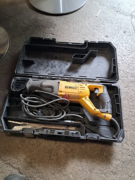 Puukkosaha Dewalt