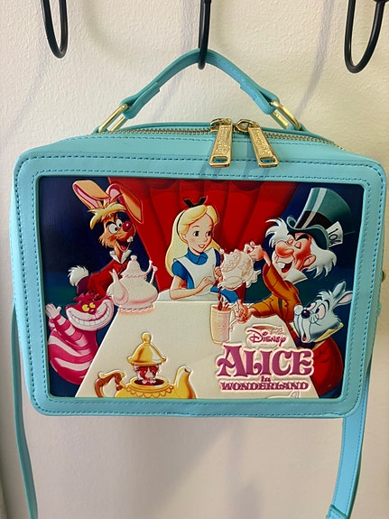 Loungefly Alice in Wonderland laukku