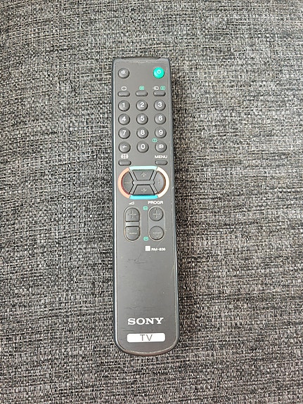 Alkuperäinen Sony RM-836 - kaukosäädin TV:hen