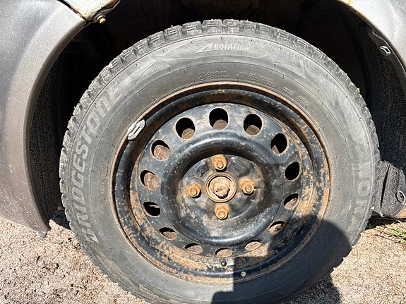 Bridgestone Noranda nastarenkaat peltivanteilla (vaihto)