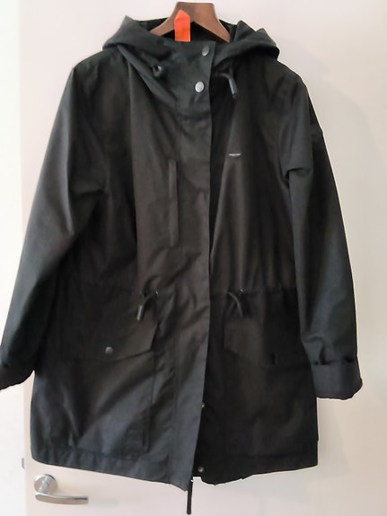 mahtava musta Ragwearin hupullinen parkatakki XXL