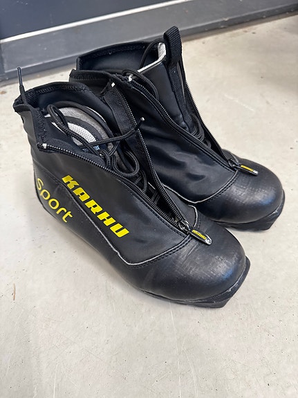 Annetaan Karhu Sport Touring nuorten hiihtomonot koko 37 musta keltainen