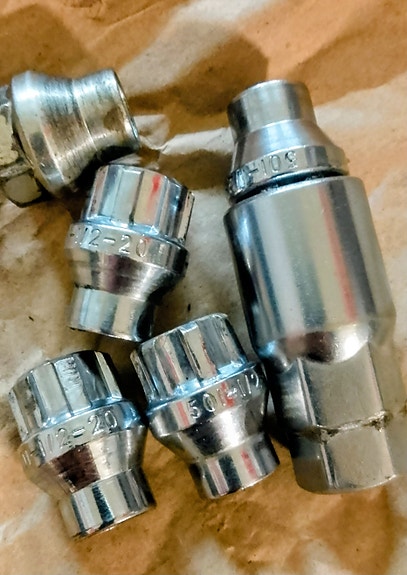 Lukko mutterit + avain 1/2-20 .Chevrolet, Chrysler
