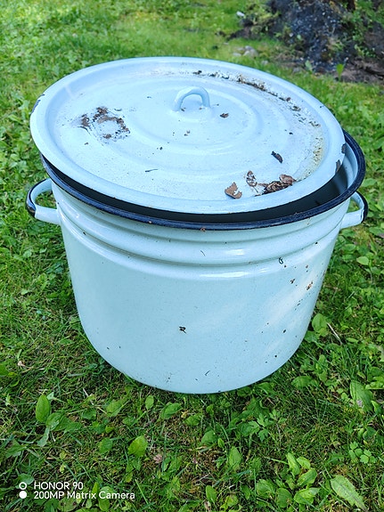 Iso emalikattila