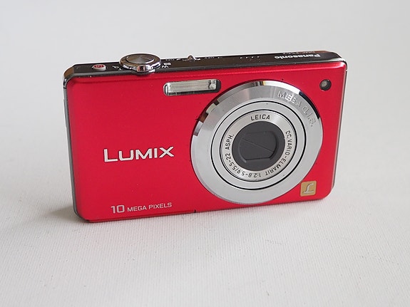 Panasonic Lumix DMC-FS 62 Digikamera,postikuluineen pakettina.