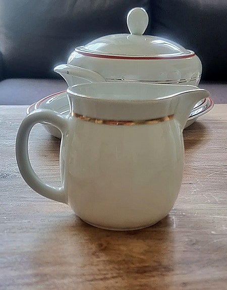 Arabia Kultaraita maitokannu / kermakko v. 1964 (KL-malli)