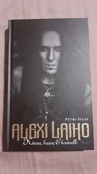 Alexi Laiho Children of Bodom Kitara, Kaaos & ja Kontrolli kirja
