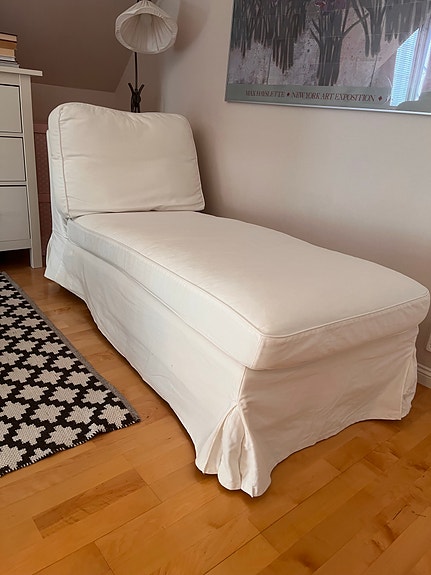 Ektorp divaani valkoinen kaksilla valkoisilla päällisillä