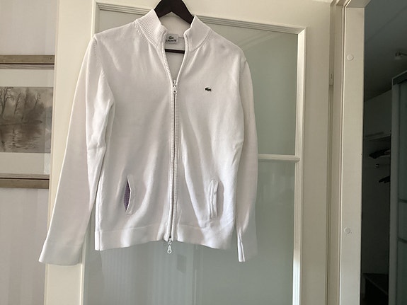 Neule Lacoste