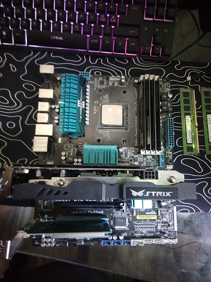 AMD prosessori, emolevy, näytönohjain ja RAM-muistit