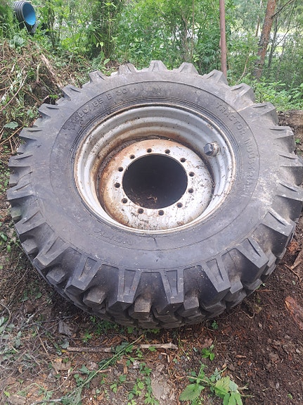 Lännen 8600 C kaivurin rengas
