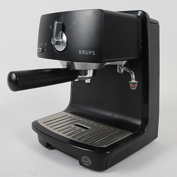 Krups espressokeitin musta höyrysuuttimella