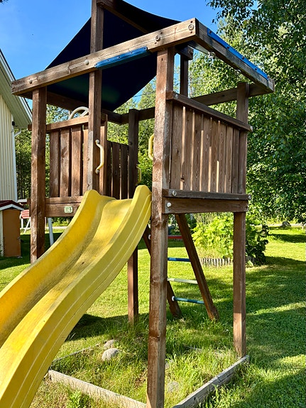 Jungle Gym leikkiteline liukumäellä