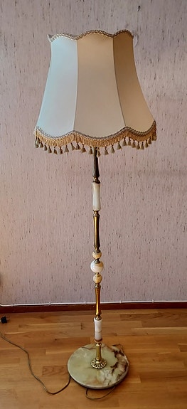 Vanha retro jalkalamppu