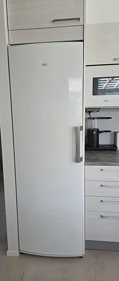 AEG jääkaappi ja Samsung pakastin (185cm)