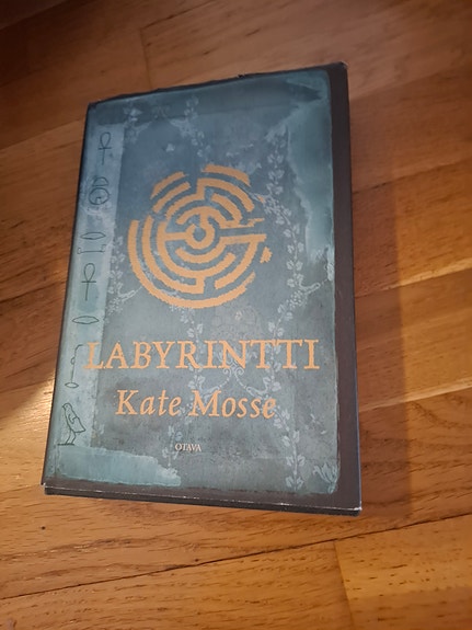 Kate Mosse Labyrintti, kirja