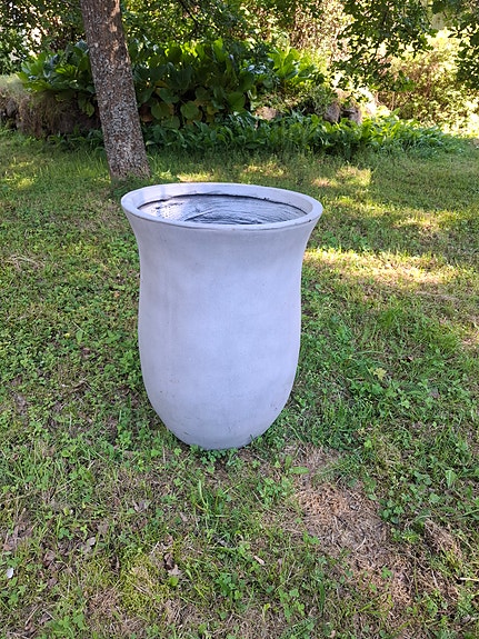 Iso kukkaruukku