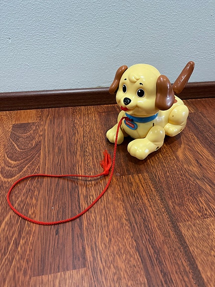 Fisher-Price vedettävä koiralelu