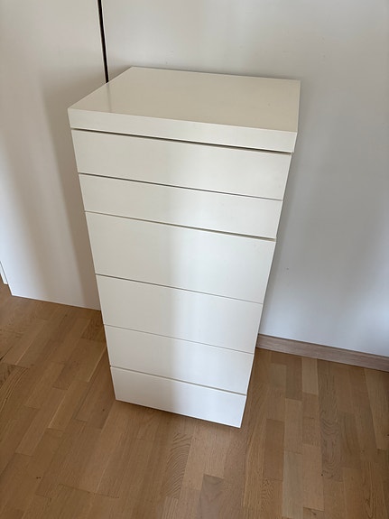 Myydään muurame lipasto