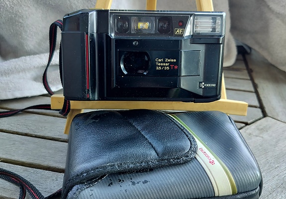 Yashica T2 (Kyocera TD) – Carl Zeiss -filmikamera
