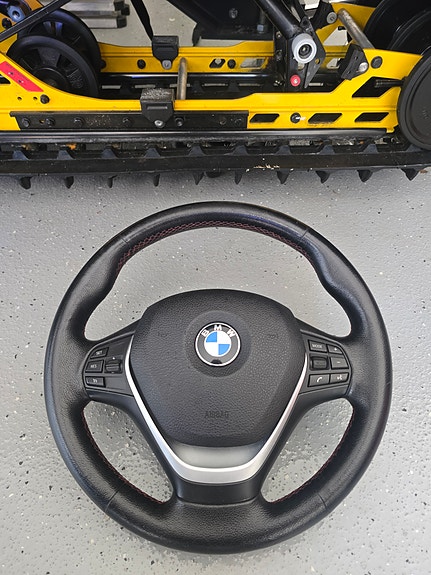Bmw F30 ohjauspyörä