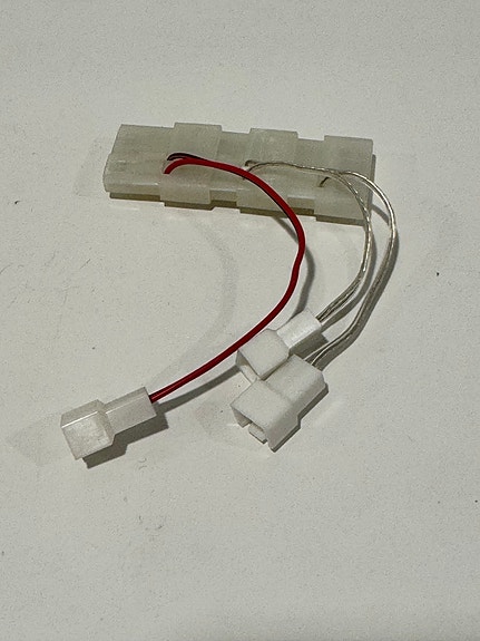 Molex 4-pin - 3x 2-pin virranjakokaapeli / adapteri tietokoneeseen