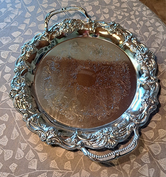 Metallinen tarjotin