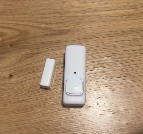 SwitchBot Contact Sensor – ovien ja ikkunoiden älykäs tunnistin