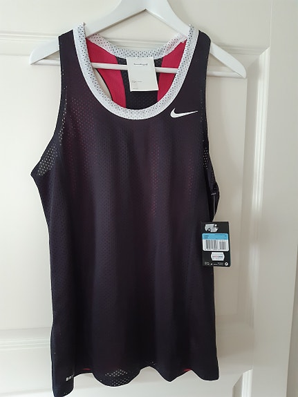Nike naisten toppi