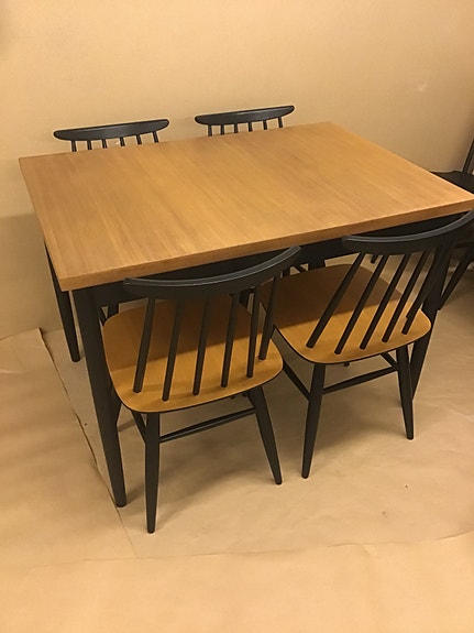 Ruokapöytä 4 pinnatuolilla