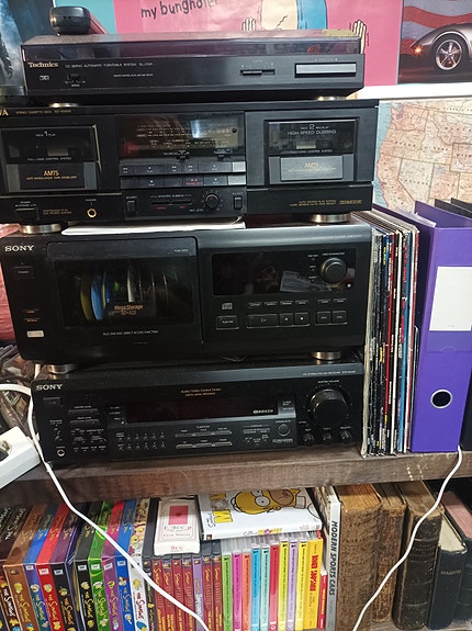Sony stereosarja vahvistimella ja CD-soittimella