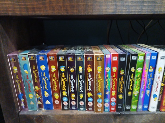 The Simpsons DVD-bokseja ja elokuvia